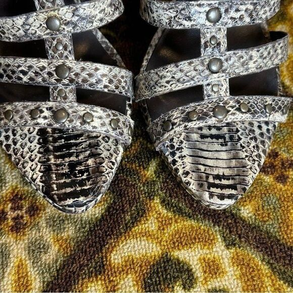 BCBGMaxAzria Black and Beige Snakeskin sz 9 - Picture 7 of 8